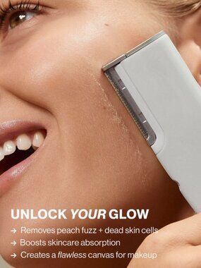 DERMAFLASH 2.0 Luxe Dermaplaning Exfoliation Peach Fuzz Device - White